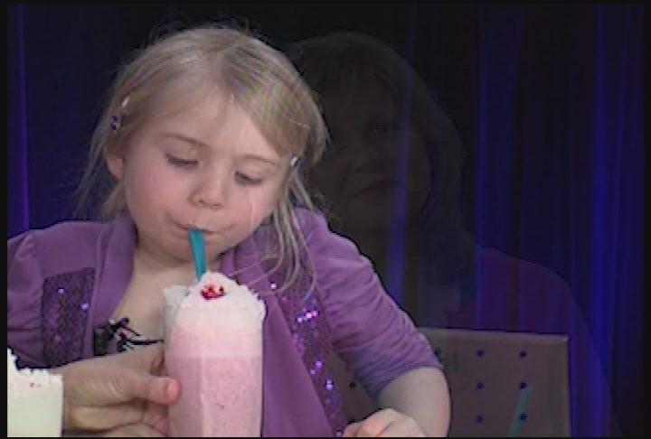 Incredible Edibles - StrawBunny Smoothie and Donut Hole Snowman
