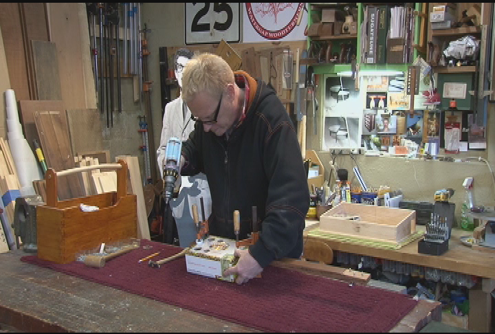 The Garage with Steve Butler - Cigar Box Guitar`